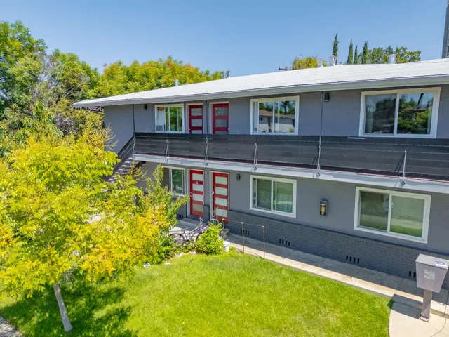 a view of a house with a backyard