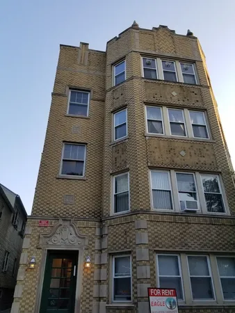 $2,595 | 1925 West Belle Plaine Avenue, Unit 3F, Chicago, IL 60613