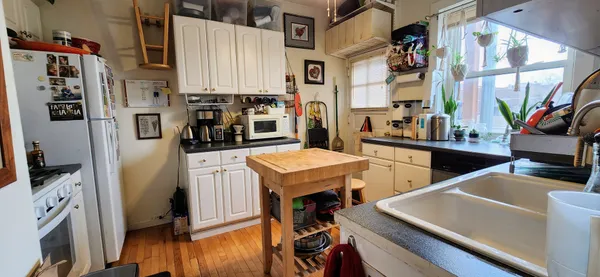 $2,595 | 1925 West Belle Plaine Avenue, Unit 3F, Chicago, IL 60613