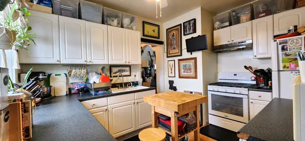$2,595 | 1925 West Belle Plaine Avenue, Unit 3F, Chicago, IL 60613