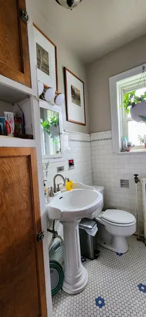 $2,595 | 1925 West Belle Plaine Avenue, Unit 3F, Chicago, IL 60613