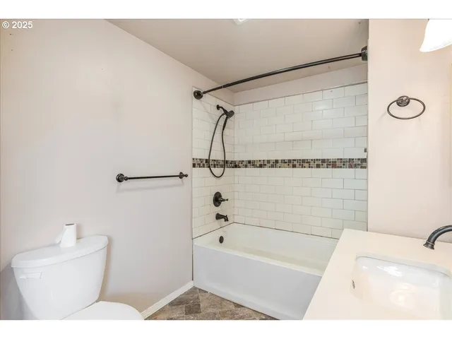 $799,900 | 4211 Southeast 322 Avenue, Troutdale, OR 97060