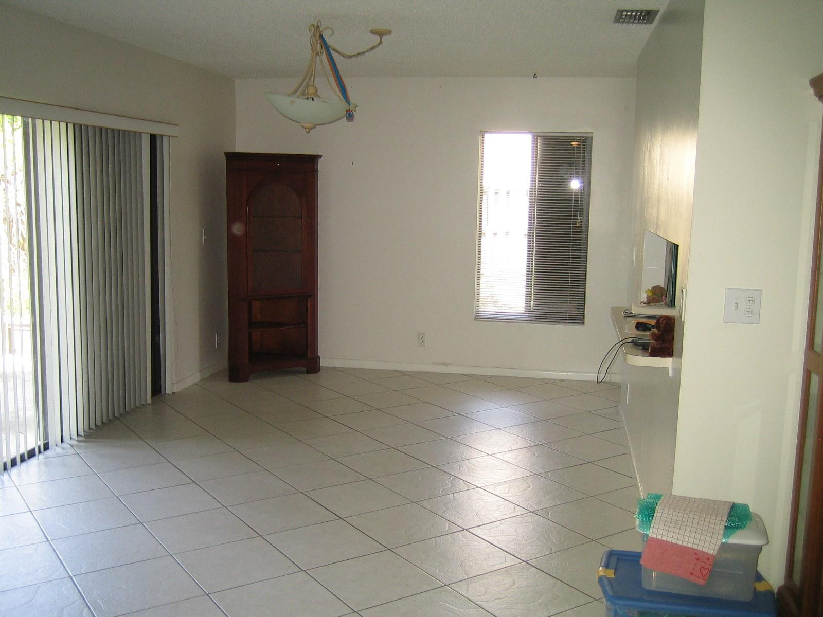 50 Forest Circle Hollywood, FL 33026 - Photo 3 of 8 Photo 3