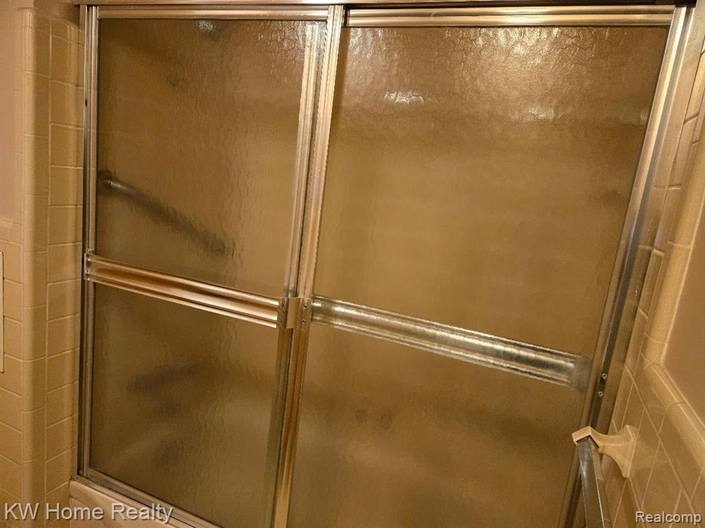 28401 Hawberry Road Farmington Hills, MI 48331 - Photo 24 of 34