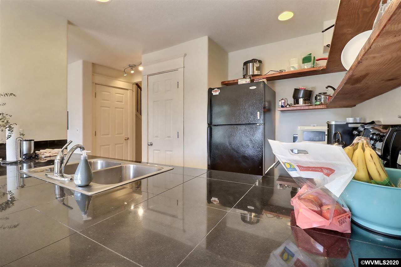 4220 South Slavin ( Road Portland, OR 97239 - Photo 11 of 25