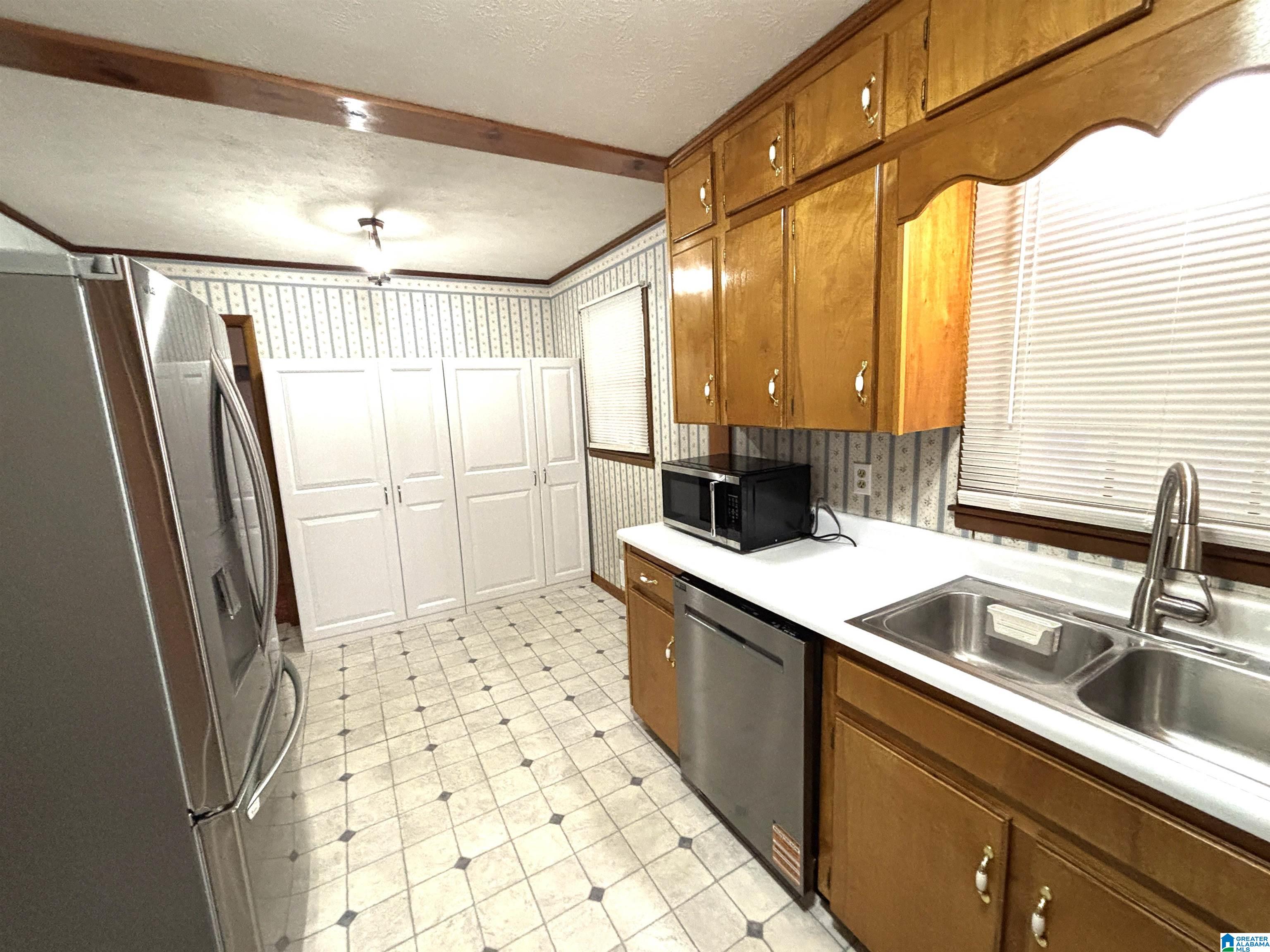 902 Ridge Drive Weaver, AL 36277 - Photo 3 of 23