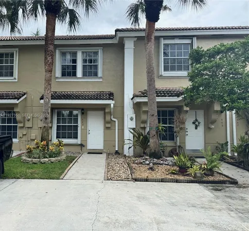 $2,700 | 443 South W 122nd Terrace, Unit 443, Pembroke Pines, FL 33025
