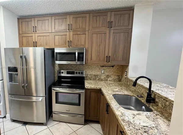 $2,700 | 443 South W 122nd Terrace, Unit 443, Pembroke Pines, FL 33025