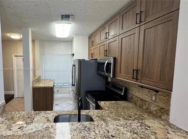 $2,700 | 443 South W 122nd Terrace, Unit 443, Pembroke Pines, FL 33025