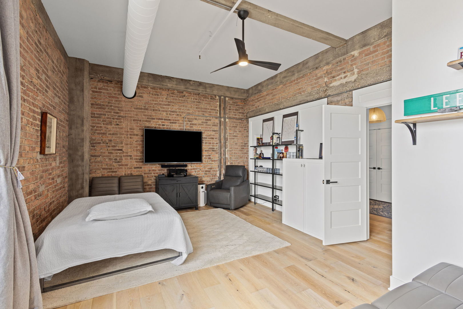 728 West Jackson Boulevard, Unit 701 Chicago, IL 60661 - Photo 21 of 35