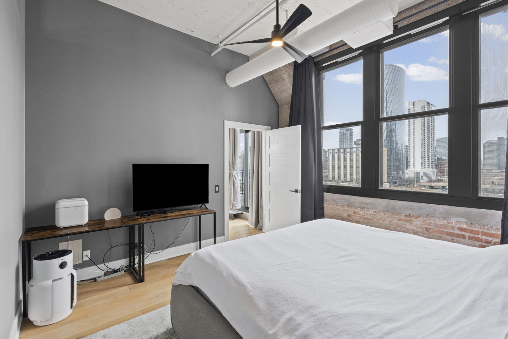 728 West Jackson Boulevard, Unit 701 Chicago, IL 60661 - Photo 23 of 35