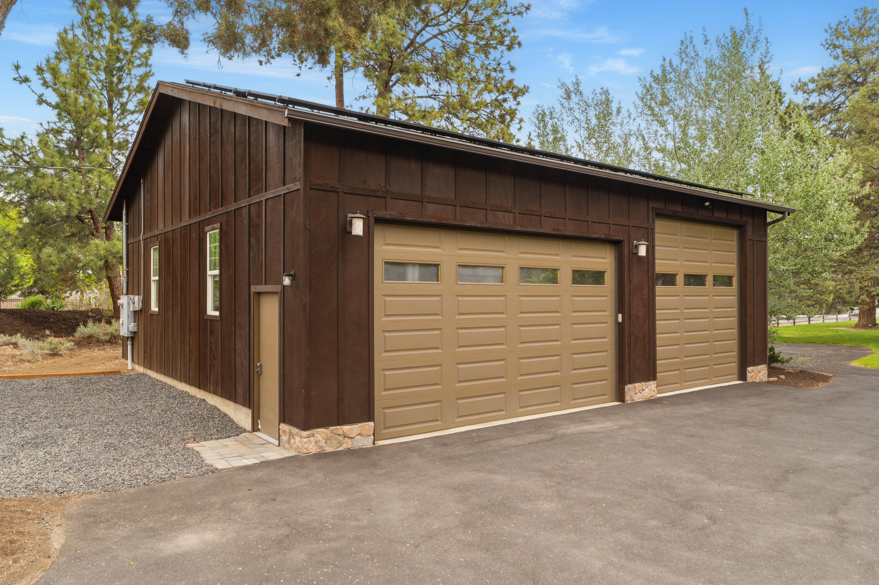 21125 Bear Creek Road Bend, OR 97702 - Photo 3 of 71