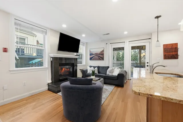 $660,000 | 840 East 4th Street, Unit 1, Boston, MA 02127