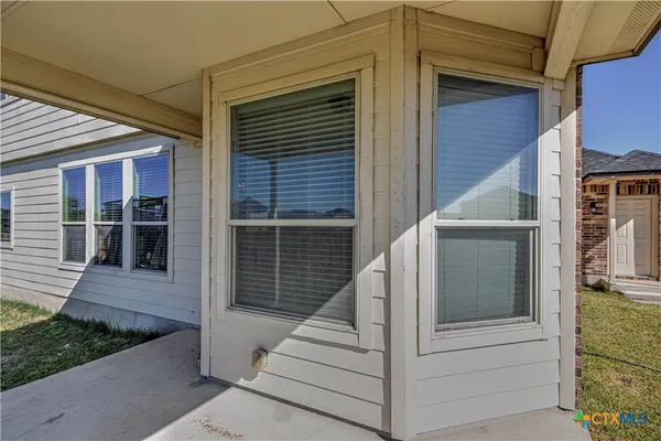 a view of a entrance door of the house