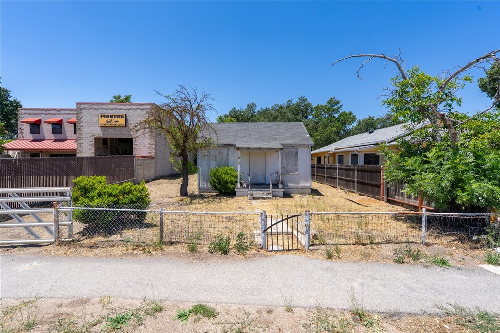1615 Riverside Avenue Paso Robles, CA 93446 - Photo 2 of 14