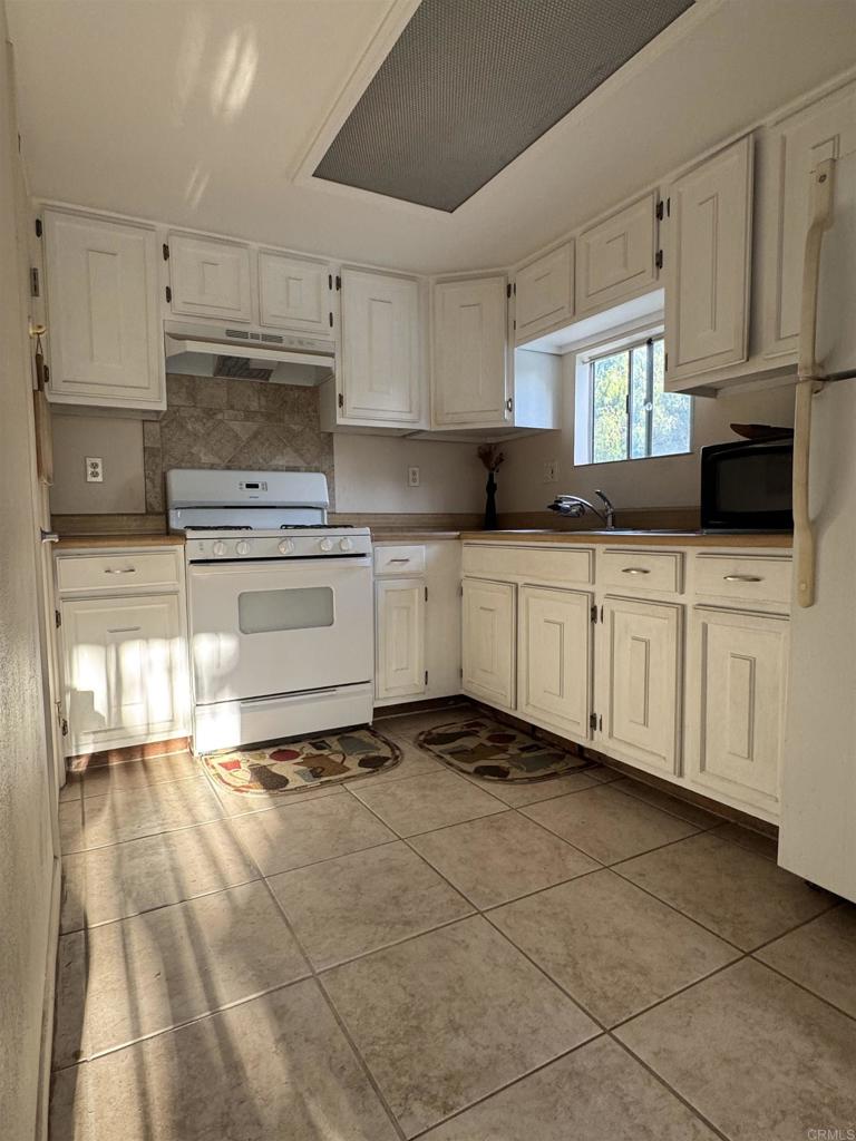 8515 Gardena Road Lakeside, CA 92040 - Photo 8 of 27 Full Kitchen in Unpermitted ADU