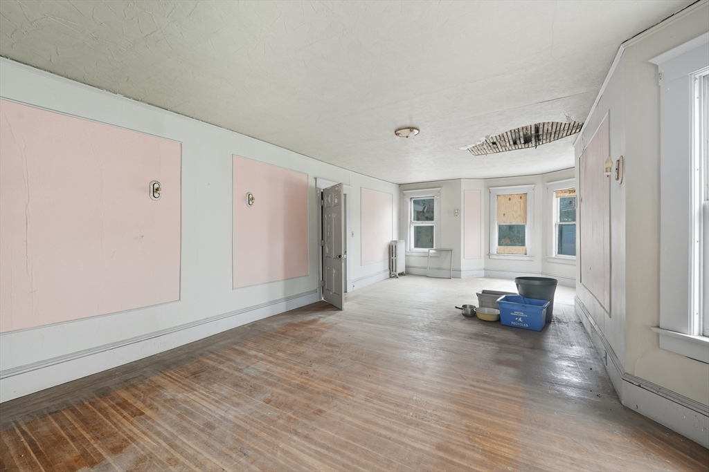 129 Morgan Street Holyoke, MA 01040 - Photo 15 of 26