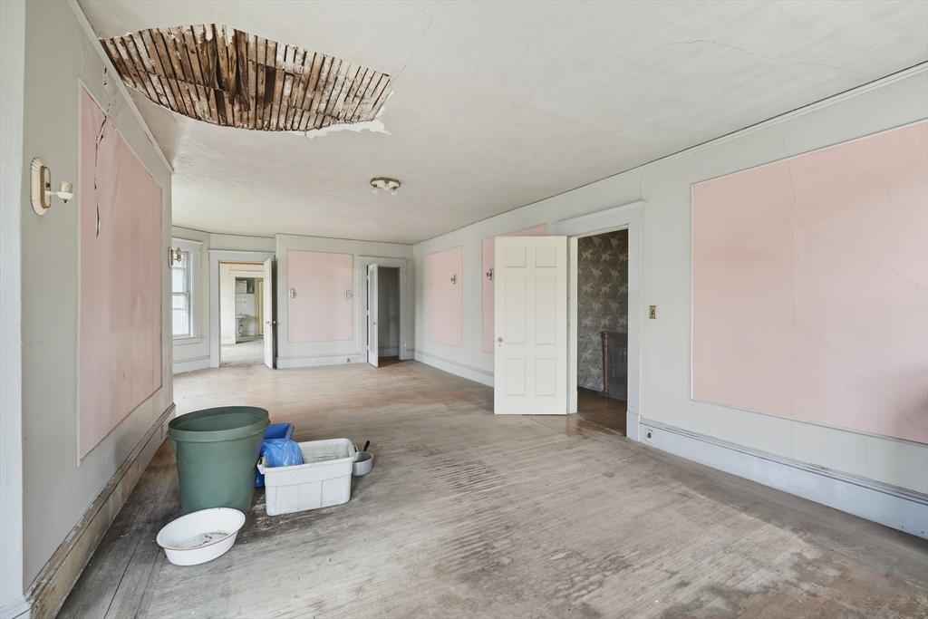 129 Morgan Street Holyoke, MA 01040 - Photo 16 of 26