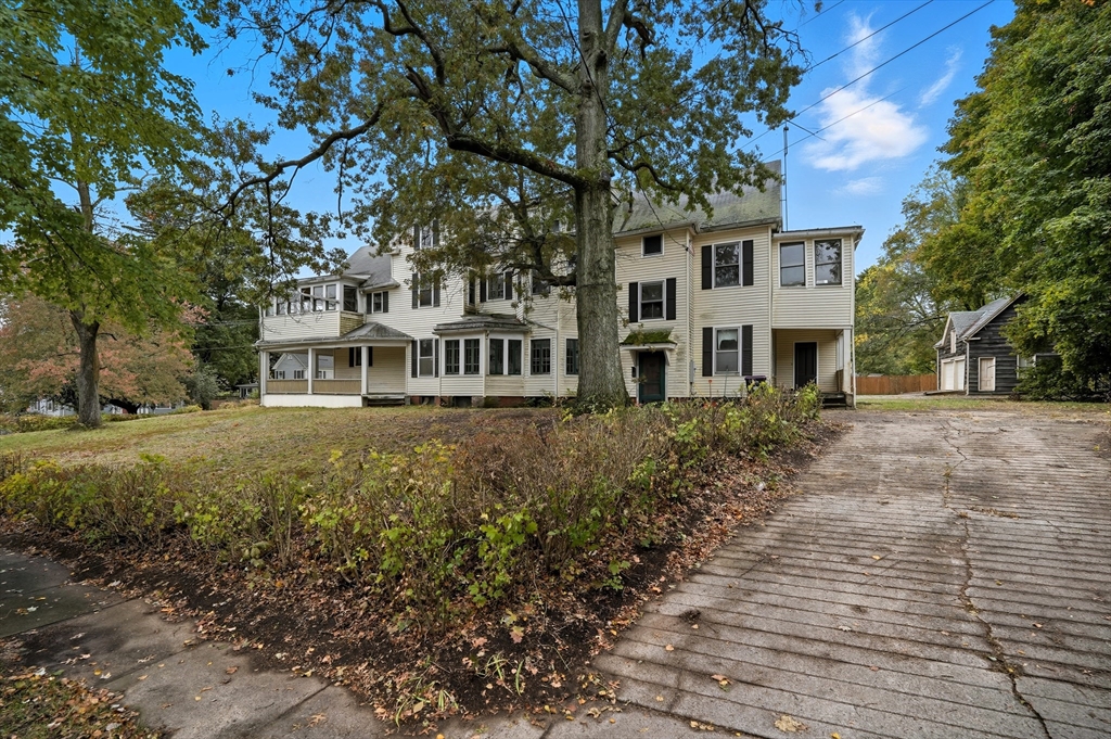 129 Morgan Street Holyoke, MA 01040 - Photo 2 of 26