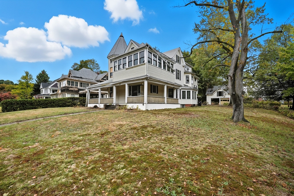 129 Morgan Street Holyoke, MA 01040 - Photo 3 of 26