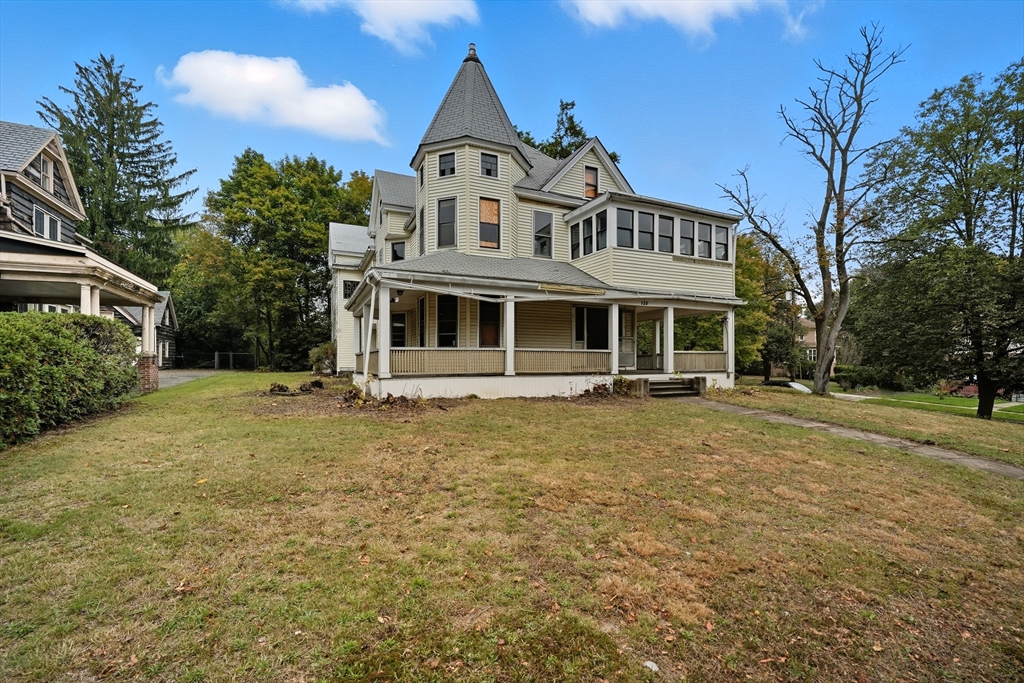 129 Morgan Street Holyoke, MA 01040 - Photo 5 of 26