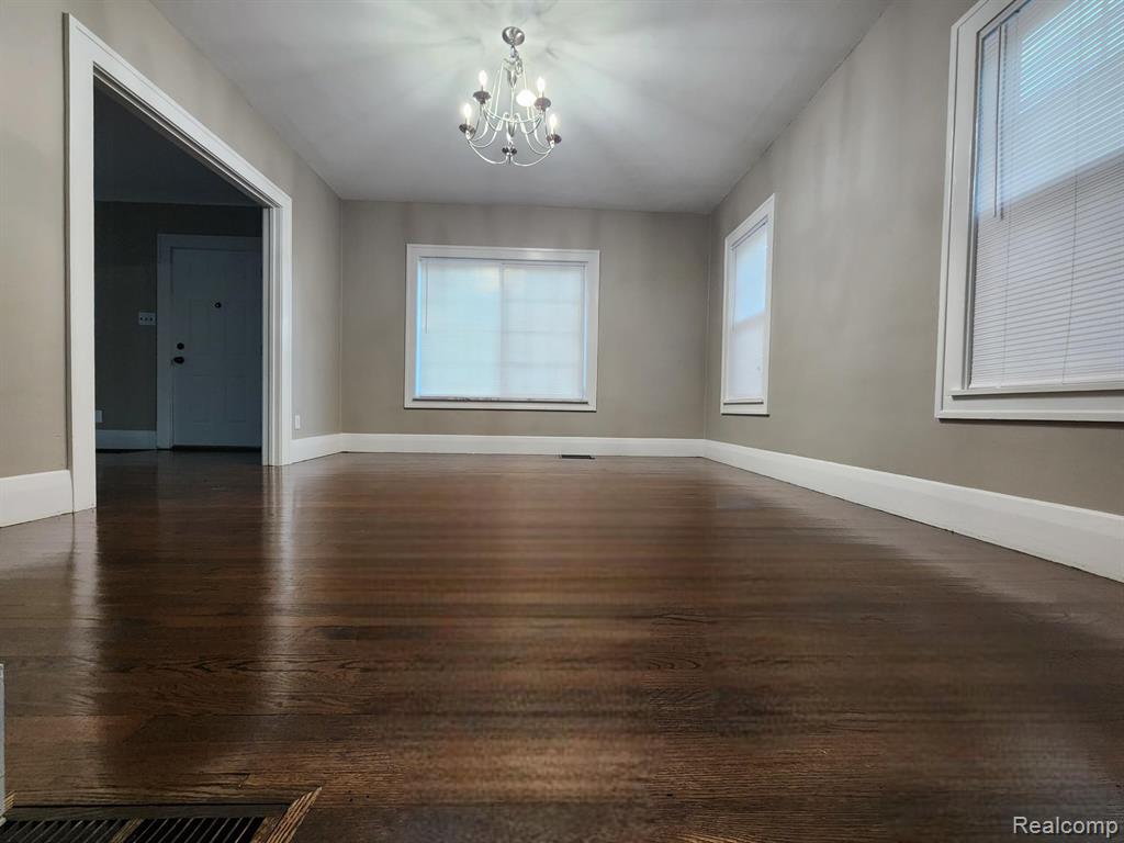 167 Cherokee Road Pontiac, MI 48341 - Photo 8 of 35