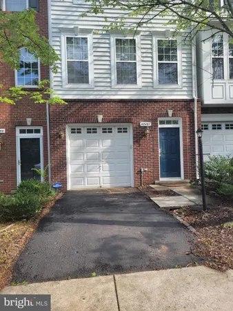 $3,100 | 42497 Magellan Square, Brambleton, VA 20148
