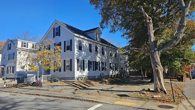 $2,500 | 39 Union Street, Unit 3, Taunton, MA 02780