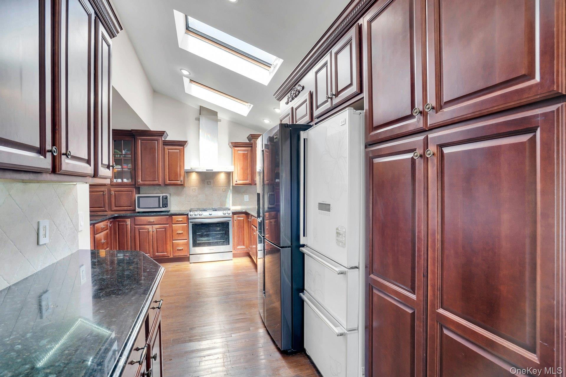 12 Bagatelle Road Dix Hills, NY 11746 - Photo 19 of 48