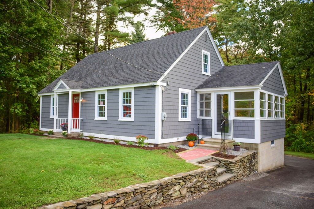 17 Cross Road Lunenburg, MA 01462 - Photo 1 of 23 Gallery Image 1