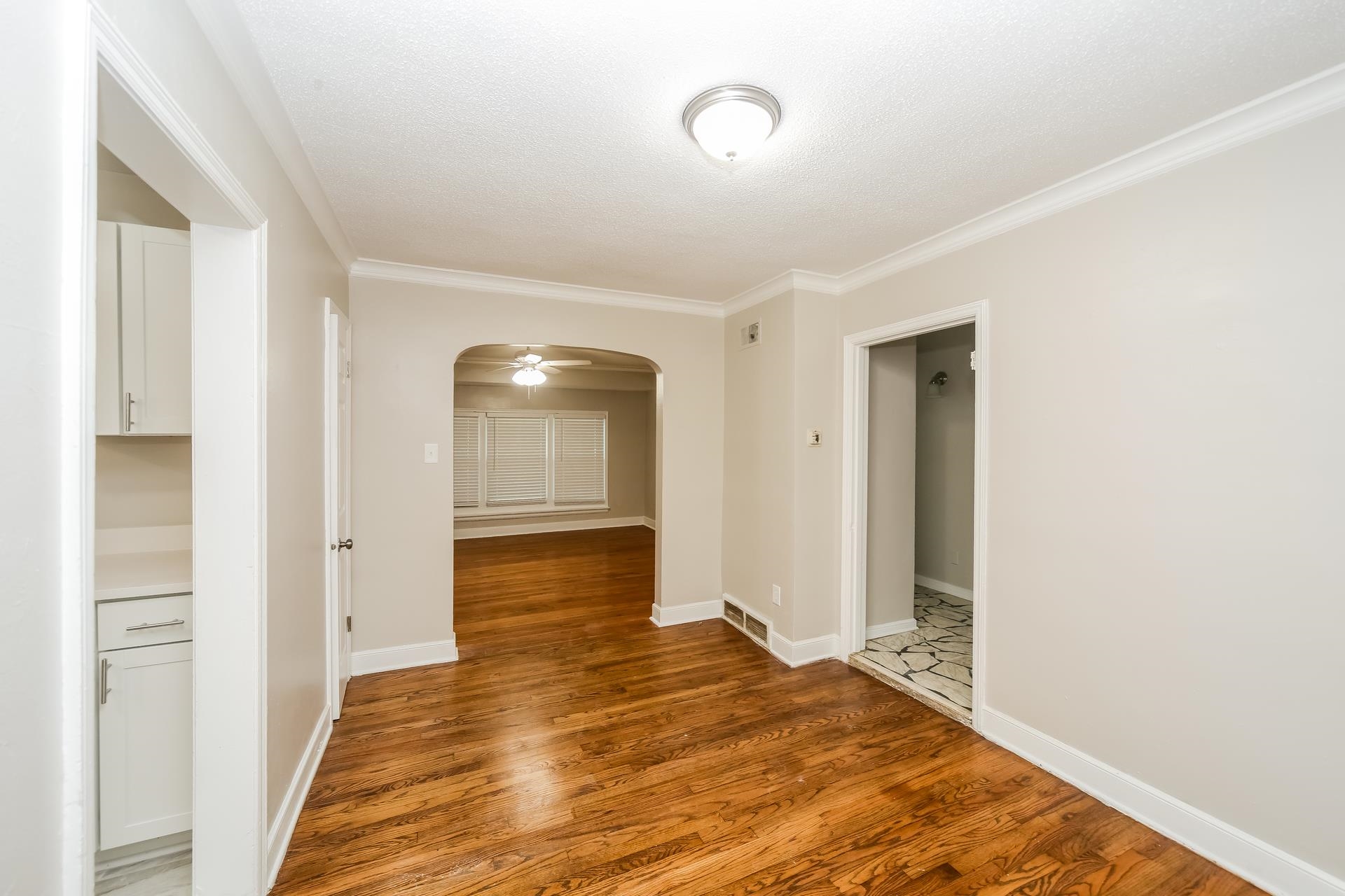989 Wingfield Road Memphis, TN 38122 - Photo 6 of 15 a view of a room with wooden floor and bathroom