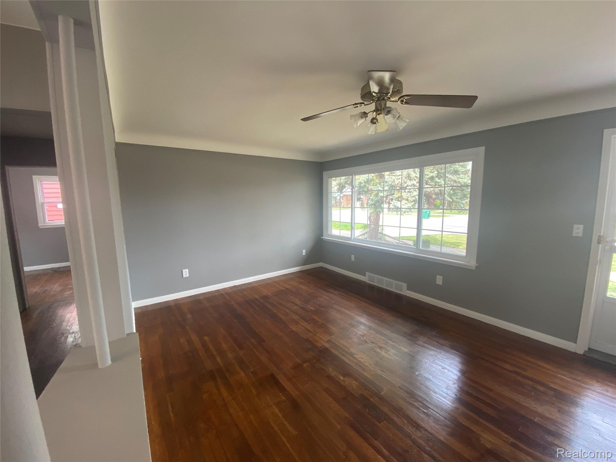 16012 Stephens Road Eastpointe, MI 48021 - Photo 12 of 33 f.jpg