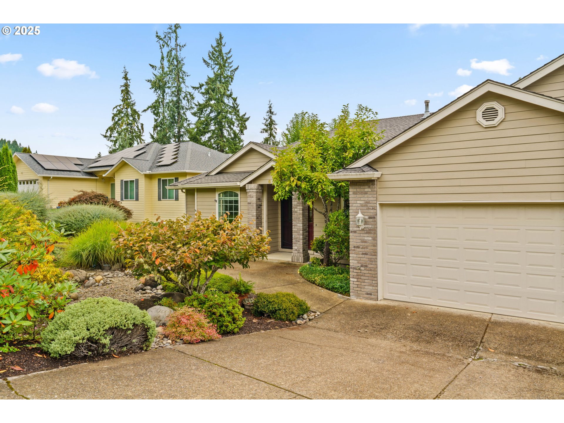 610 Holly Avenue Cottage Grove, OR 97424 - Photo 2 of 30