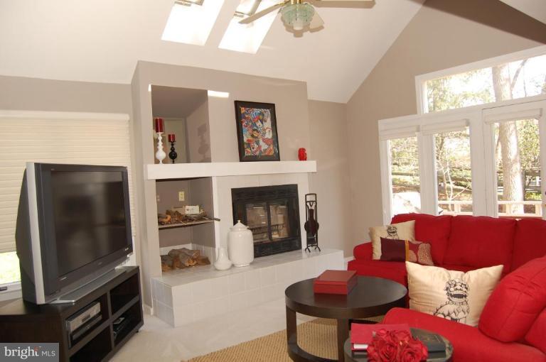 1657 Wild Pine Way Reston, VA 20194 - Photo 17 of 27 Family Room #2