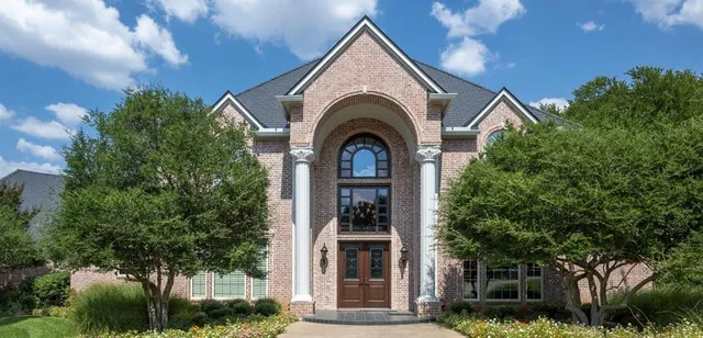 a view of a house with a yard and plants