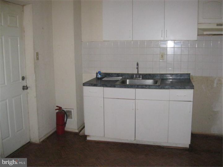 5504 Devon Street Philadelphia, PA 19138 - Photo 3 of 8 Kitchen