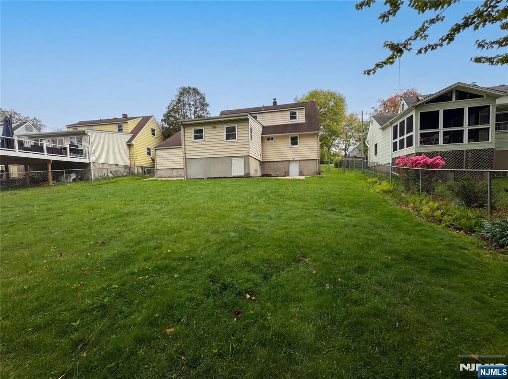 616 River Road Teaneck, NJ 07666 - Photo 5 of 40