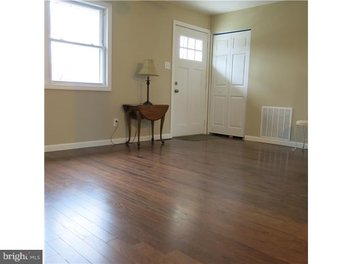 318 Keller Road Glendora, NJ 08029 - Photo 3 of 25 Living Room