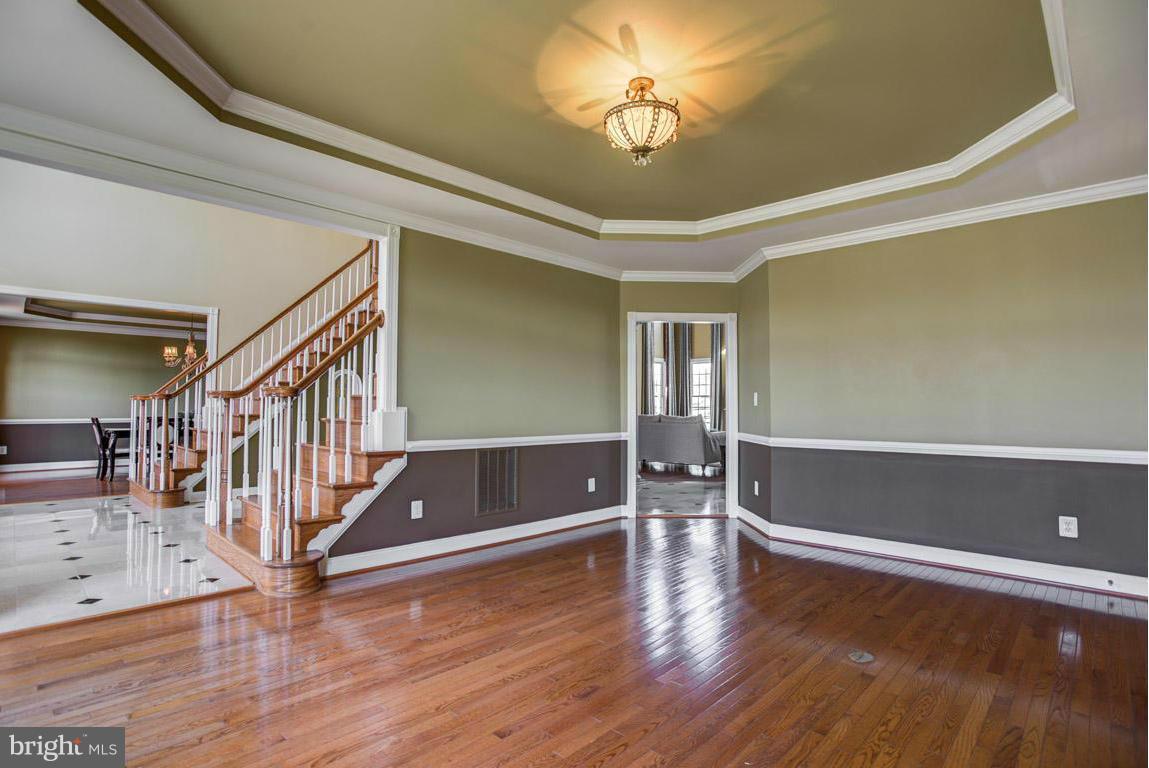 18060 Dry Mill Road Leesburg, VA 20175 - Photo 1 of 30 Living Room