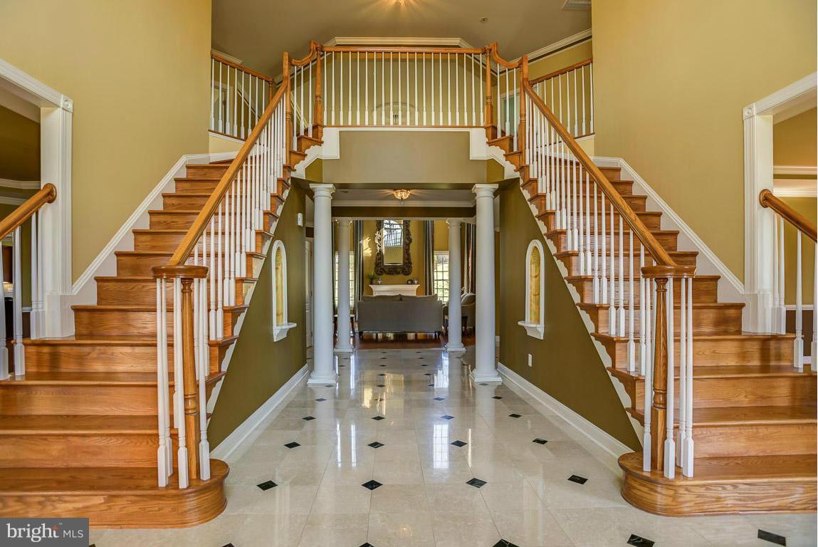 18060 Dry Mill Road Leesburg, VA 20175 - Photo 2 of 30 2 Story Foyer
