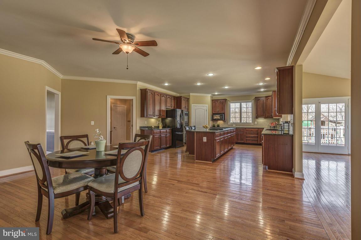 18060 Dry Mill Road Leesburg, VA 20175 - Photo 11 of 30 Kitchen-Alt View