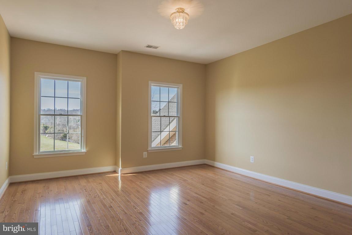 18060 Dry Mill Road Leesburg, VA 20175 - Photo 18 of 30 Bedroom #2 with Private Bath