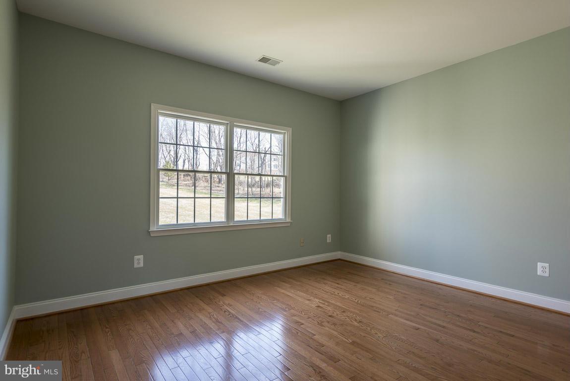 18060 Dry Mill Road Leesburg, VA 20175 - Photo 19 of 30 Bedroom #3 with Private Bath