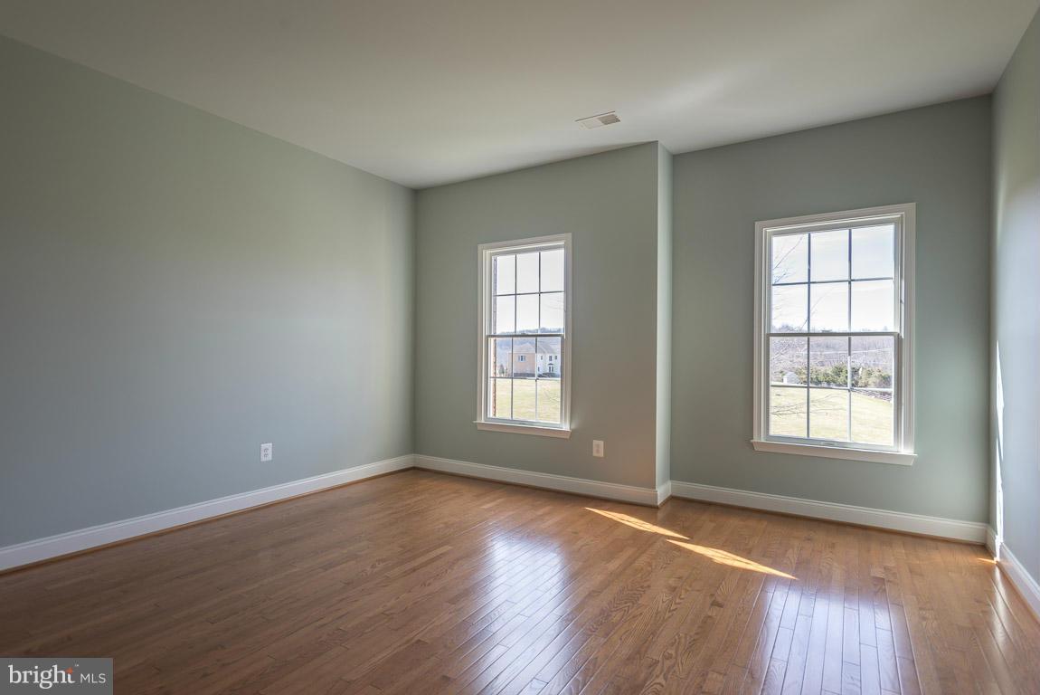 18060 Dry Mill Road Leesburg, VA 20175 - Photo 20 of 30 Bedroom #4 with Private Bath
