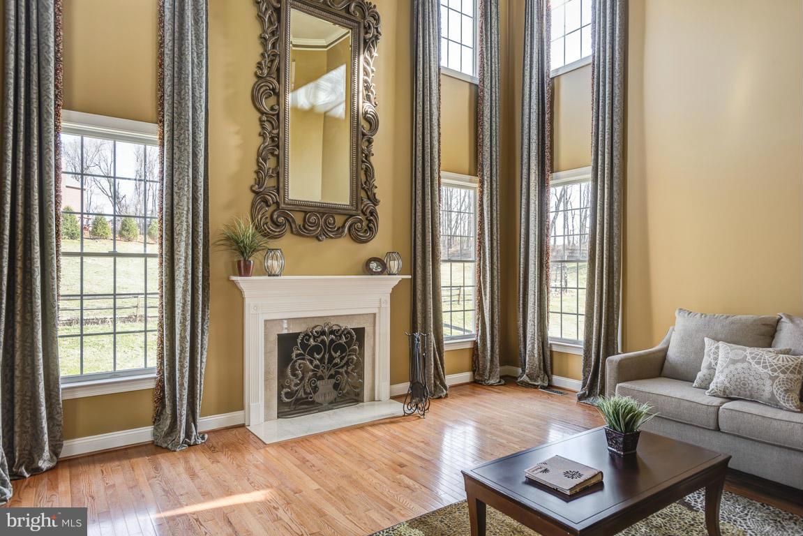 18060 Dry Mill Road Leesburg, VA 20175 - Photo 7 of 30 Family Room