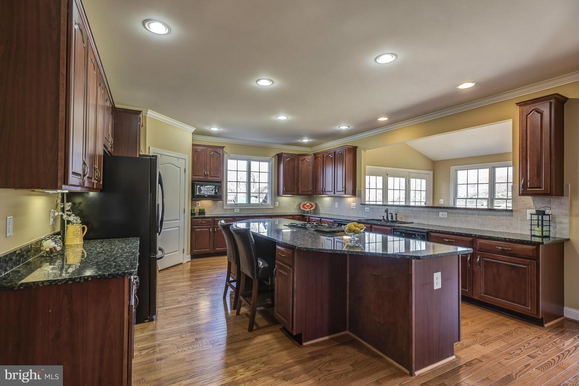 18060 Dry Mill Road Leesburg, VA 20175 - Photo 9 of 30 Kitchen