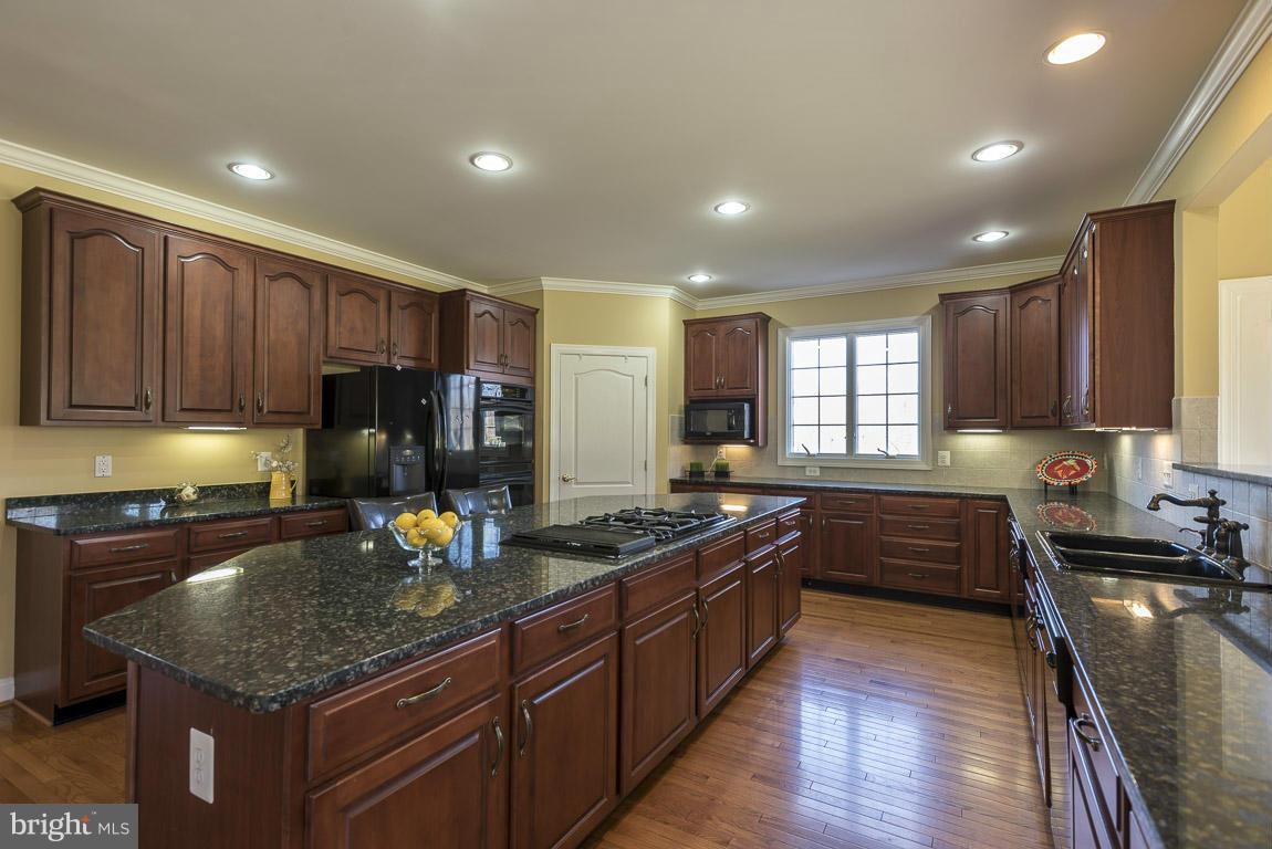 18060 Dry Mill Road Leesburg, VA 20175 - Photo 10 of 30 Kitchen-Alt View