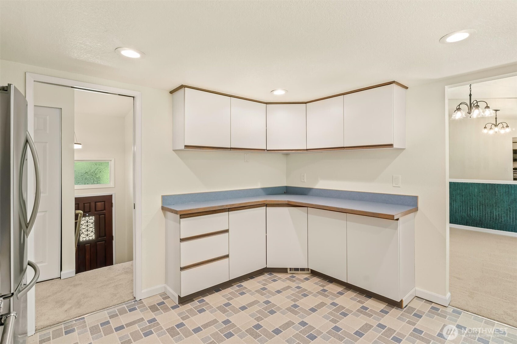 8830 Shell Place Edmonds, WA 98026 - Photo 14 of 39