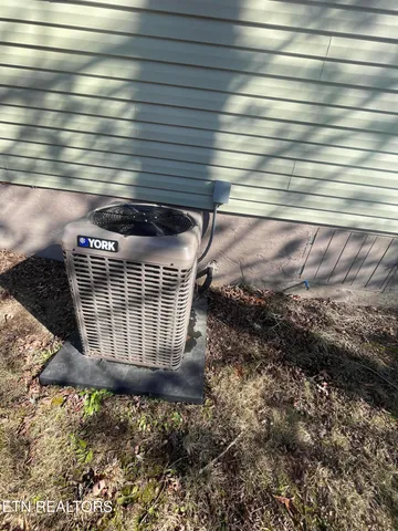 $175,900 | 1700 Hollis Poore Road, Jamestown, TN 38556