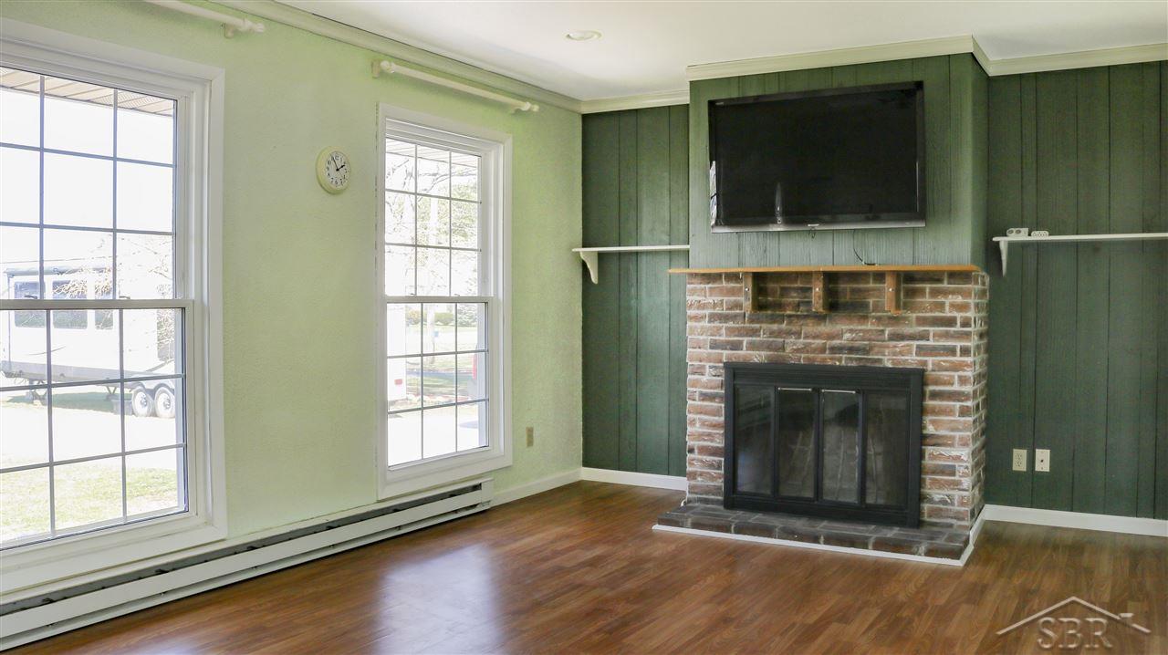 1386 Wetters Road Kawkawlin, MI 48631 - Photo 2 of 15 Living Room